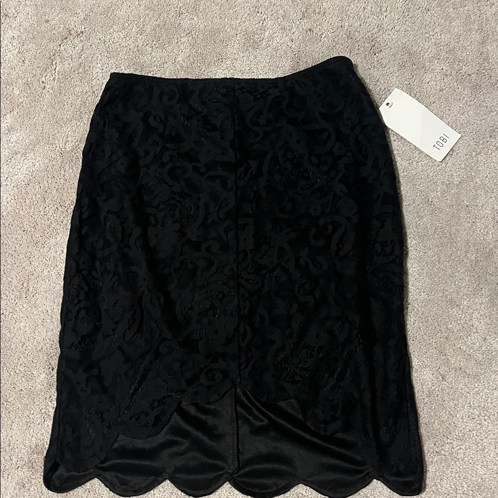 NWT size medium Tobi black lace high low skirt with